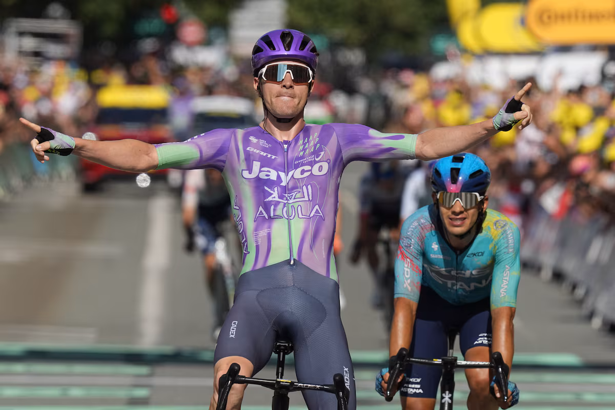 Schmid remporte la longue 13e étape du Tour et Pogacar conserve la tête du classement général