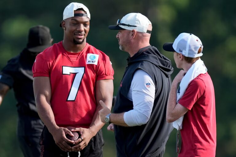 Bijan Robinson des Falcons accepte une prolongation de trois ans, faisant de lui le porteur de ballon le mieux payé de la NFL