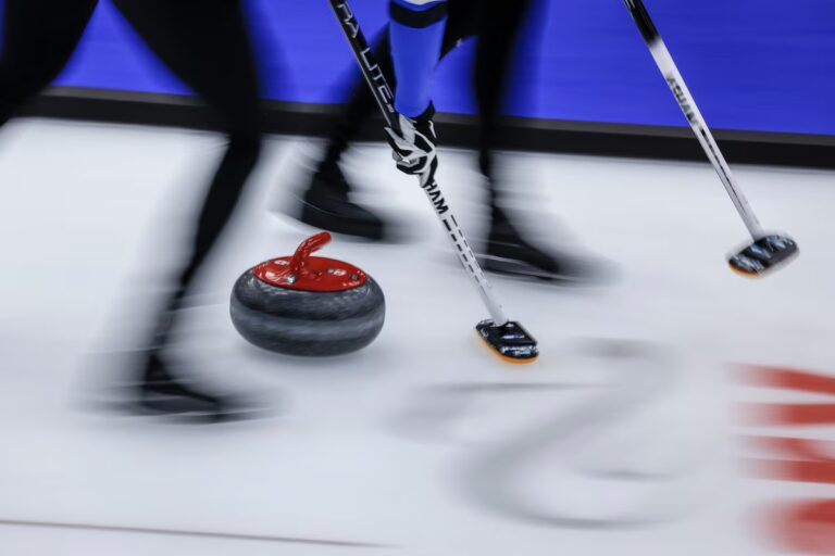 CBC ajoute le curling à la programmation de samedi soir, après le départ de la LNH