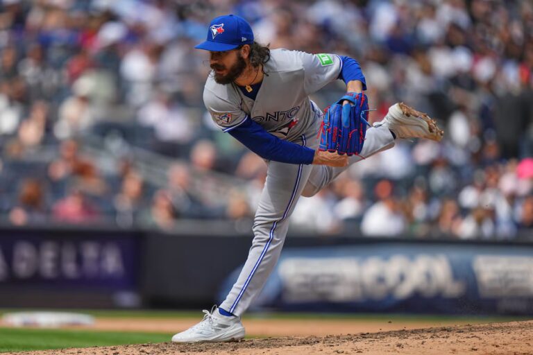 Cease remporte une offre sans coup sûr en septième alors que les Blue Jays s'accrochent pour une victoire 4-3 contre les Yankees