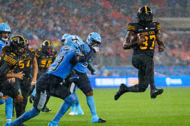 Chad Kelly lance trois passes de touché et les Argos remportent une victoire de 39-20 contre les Ticats