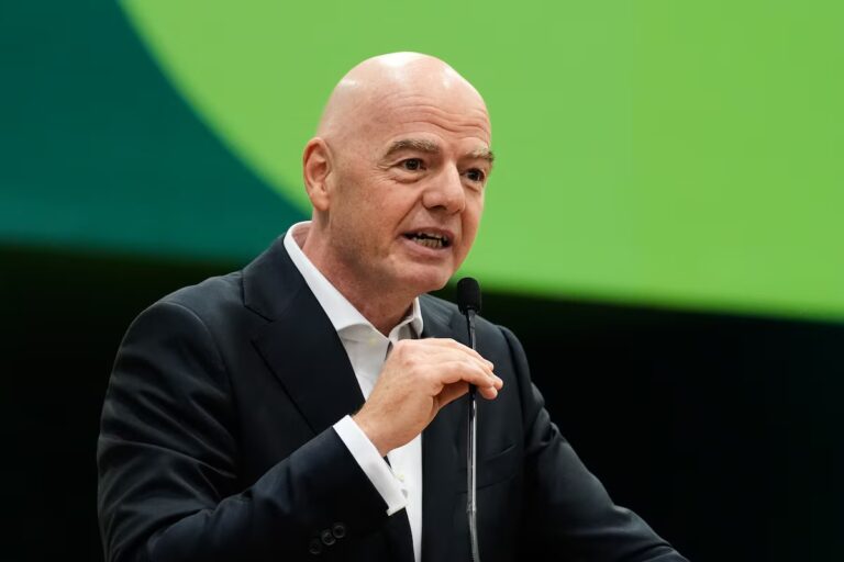 Infantino de la FIFA reçoit le soutien de six fédérations arabes dans un contexte de crise liée au projet de Coupe du Monde