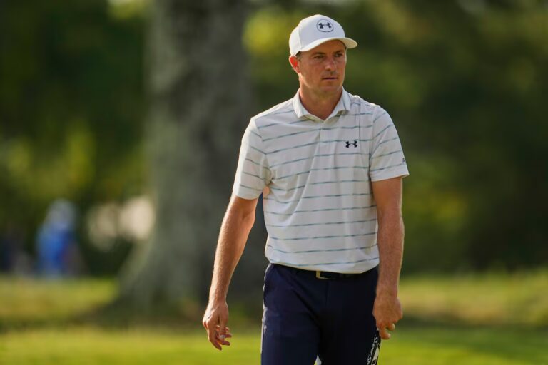 Jordan Spieth prend le départ dont il a besoin, partageant la tête à 65 ans lors du premier match des séries éliminatoires du PGA Tour