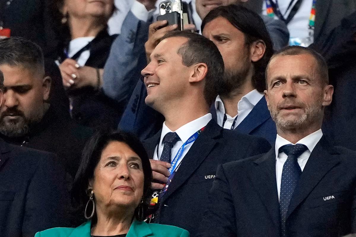 La FIFA licencie Kevin Lamour après les critiques d'Infantino