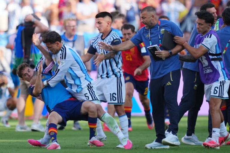 La FIFA suspend trois joueurs argentins pour bagarre après leur défaite en finale de la Coupe du monde
