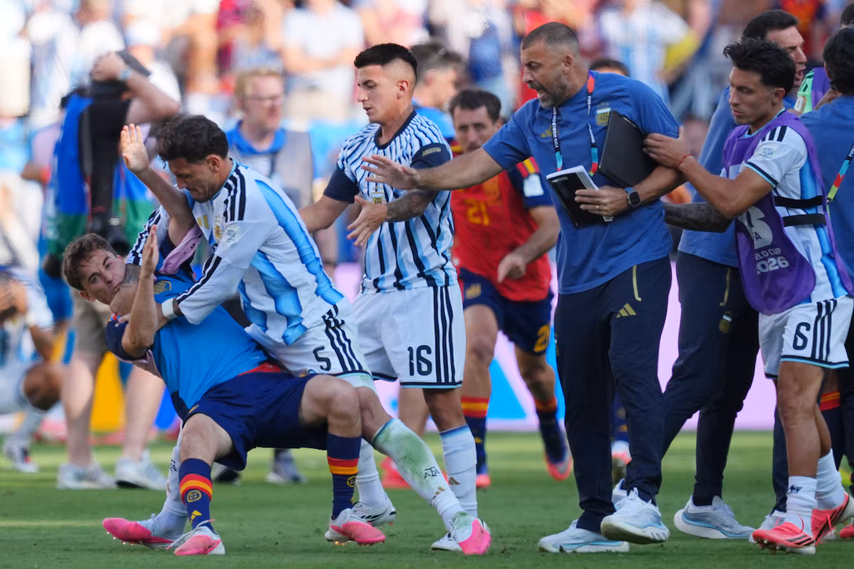 La FIFA suspend trois joueurs argentins pour bagarre après leur défaite en finale de la Coupe du monde