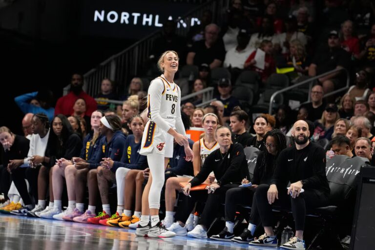 La WNBA dit que les fans auraient dû être libres de porter des chemises avec des messages sur la question transgenre