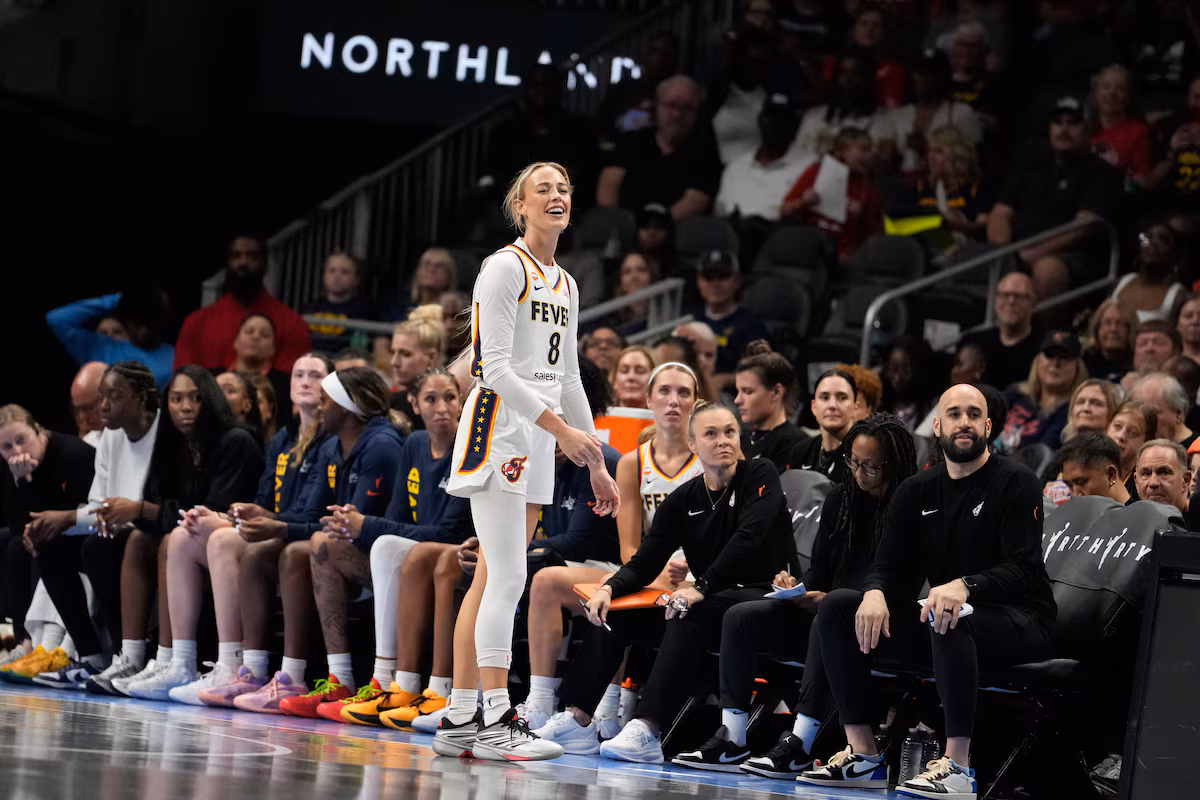 La WNBA dit que les fans auraient dû être libres de porter des chemises avec des messages sur la question transgenre