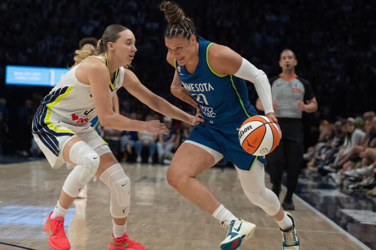 La garde des Lynx, Kayla McBride, établit le record de la WNBA en marquant 10 tirs à trois points lors de la victoire contre les Wings.