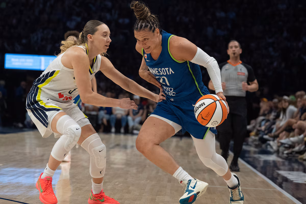 La garde des Lynx, Kayla McBride, établit le record de la WNBA en marquant 10 tirs à trois points lors de la victoire contre les Wings.