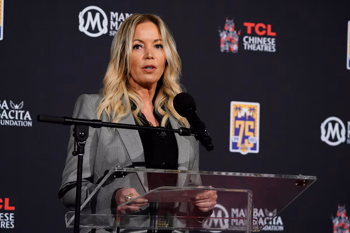 La gouverneure des Lakers, Jeanie Buss, contestera le projet des frères et sœurs de vendre leurs actions à Kushner et Iger