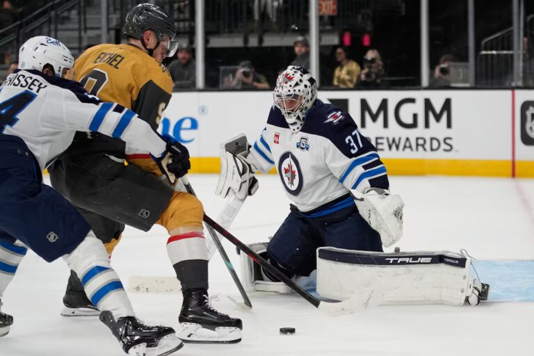Le gardien vedette des Jets de Winnipeg, Connor Hellebuyck, demande un échange