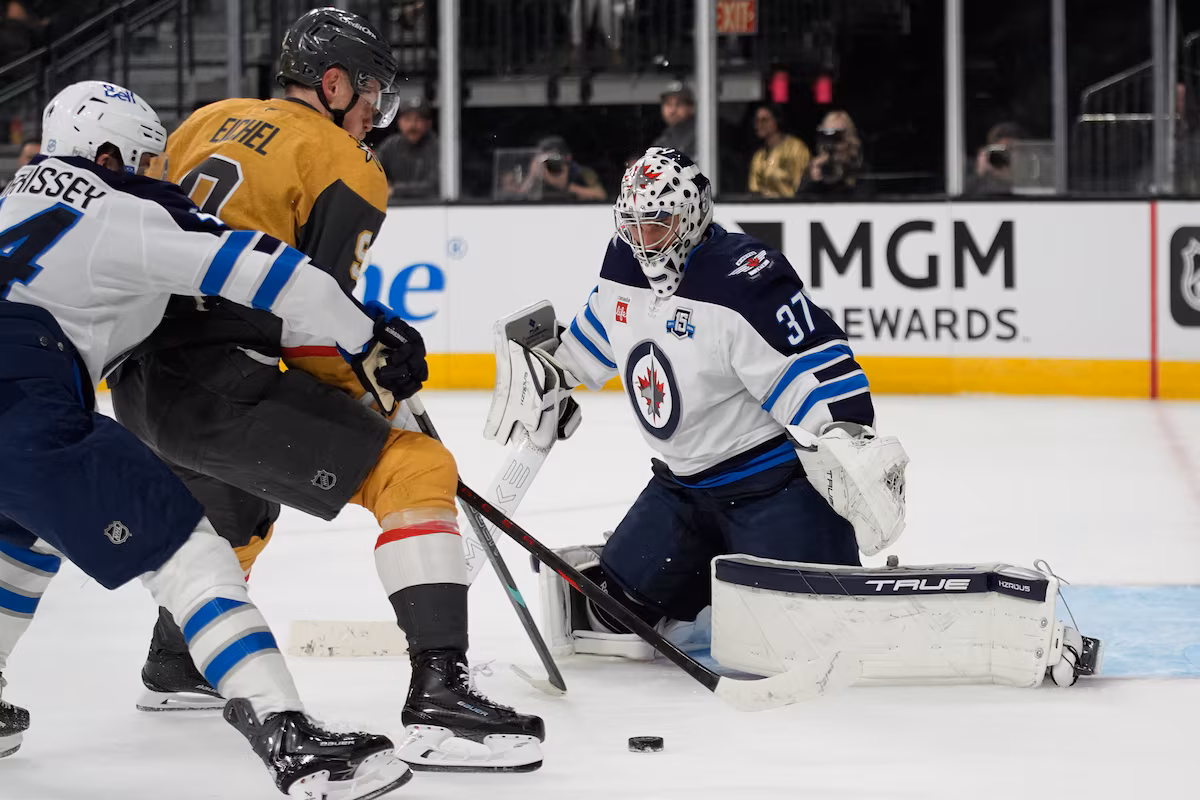 Le gardien vedette des Jets de Winnipeg, Connor Hellebuyck, demande un échange