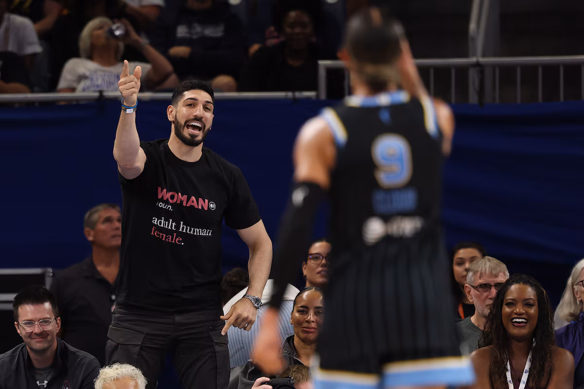 Le propriétaire de Chicago Sky déclare que Kanter Freedom est banni des matchs à domicile, le qualifiant de « menace potentielle »