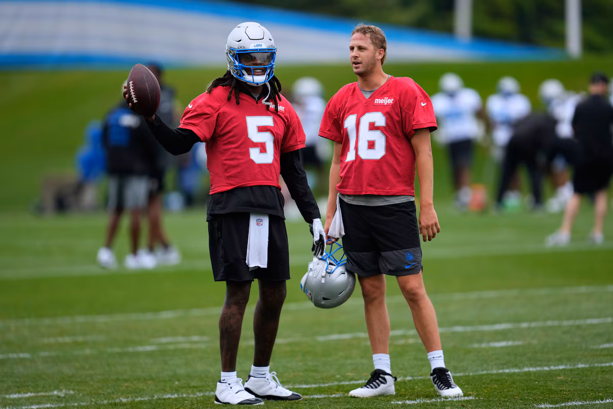 Le quart remplaçant des Lions, Teddy Bridgewater, s'éloigne de l'équipe, avant le premier match préparatoire