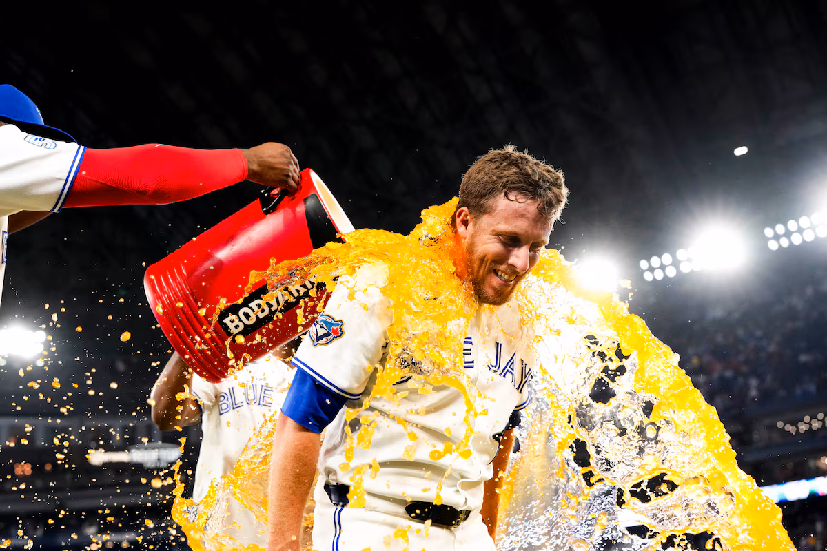 Les Blue Jays donnent vie aux espoirs des séries éliminatoires avec une troisième défaite consécutive contre les Red Sox