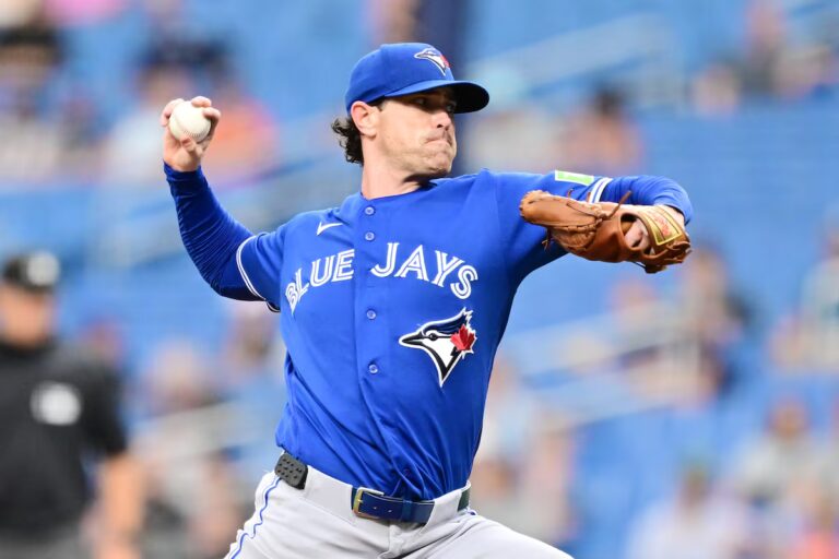 Les Blue Jays placent le lanceur droitier Shane Bieber sur la liste des blessés de 15 matchs