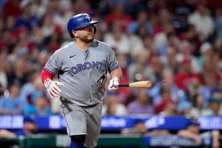 Les Blue Jays s'accrochent à une victoire de 5-4 contre les Phillies