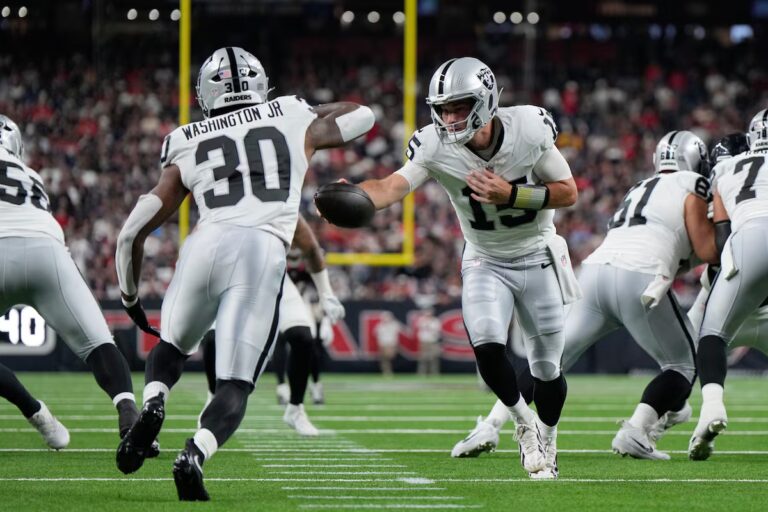 Les Raiders décideront quand commencer le premier choix, Mendoza, en fonction de son jeu et non de l'offensive dans son ensemble.