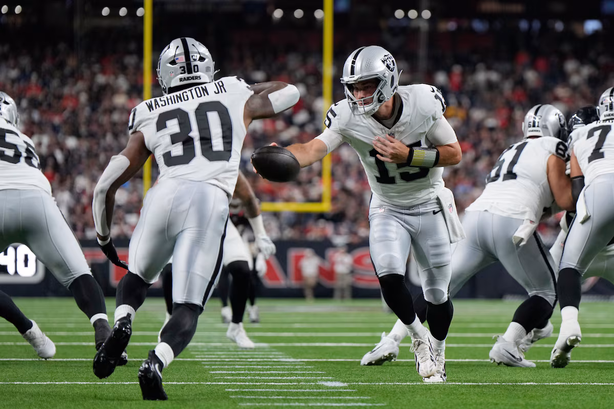 Les Raiders décideront quand commencer le premier choix, Mendoza, en fonction de son jeu et non de l'offensive dans son ensemble.