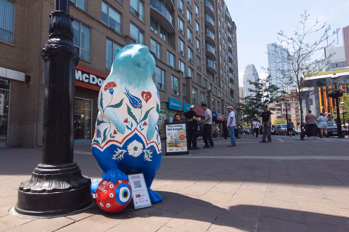 Les sculptures de castors de la Coupe du monde de la FIFA à Toronto mises aux enchères