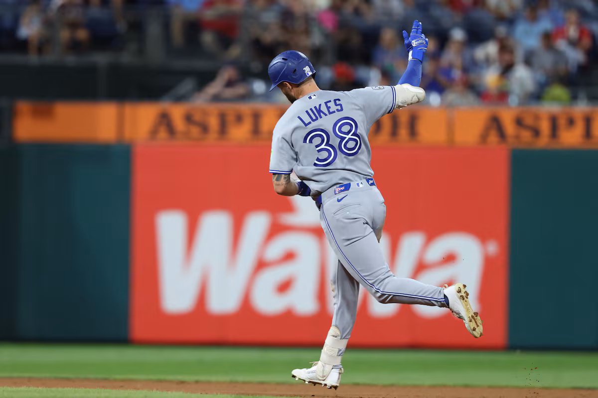 Lukes réussit un tir de deux points en 11e position, Scherzer entre dans le top 10 de tous les temps pour les retraits au bâton alors que les Blue Jays battent les Phillies