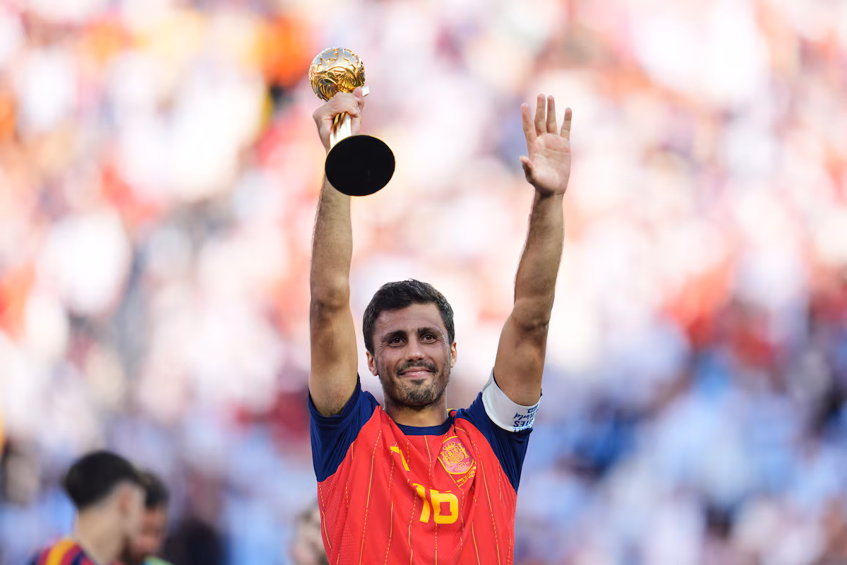 Rodri dit que c'est "un rêve de jouer pour Barcelone" alors qu'il arrive pour sceller son transfert de Man City