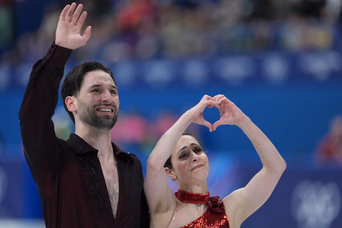 Stellato-Dudek, qui a remporté le titre mondial de patinage artistique pour le Canada, revient aux États-Unis