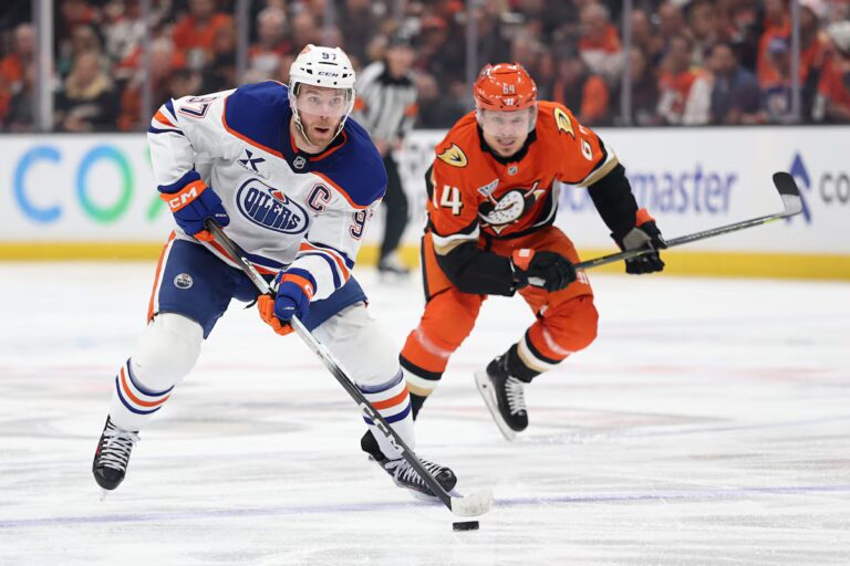 Avec Babcock et Formenton à bord, les Oilers – avec l'approbation de McDavid – sont les méchants de la LNH