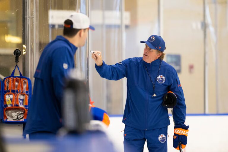 Babcock ouvre le camp des Oilers avec des entraînements rapides et exigeants