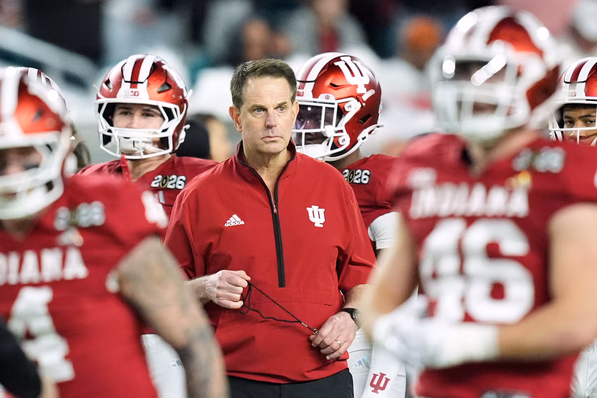 Comment l'entraîneur de l'Indiana, Curt Cignetti, a changé la donne pour le n°6 de l'Indiana sur la piste de recrutement