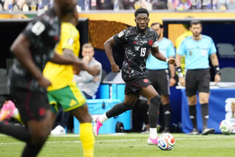 Davies et Crépeau rateront les matchs de retour du Canada à la Coupe du monde à Toronto et Montréal