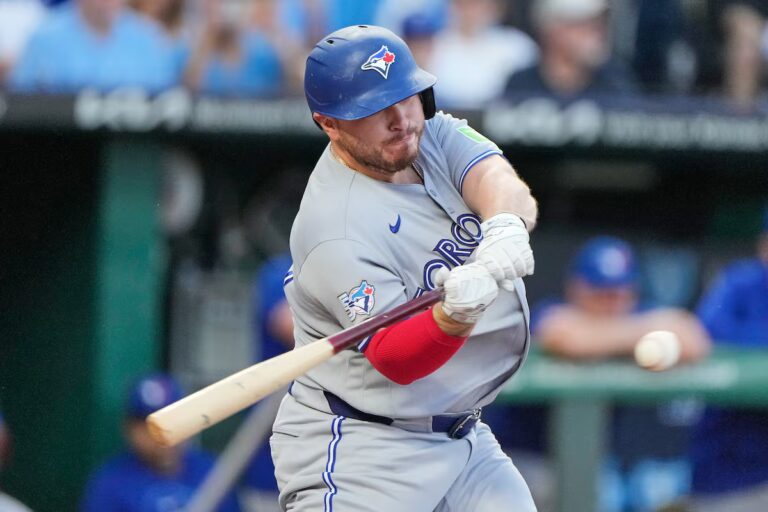 Kirk, Clement et Springer réalisent chacun 2 points alors que les Blue Jays battent les Royals 9-2