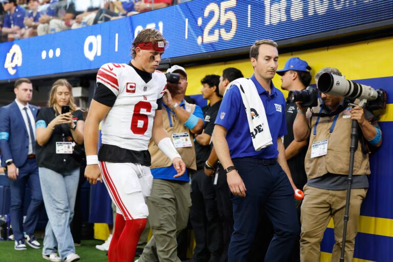 La blessure au genou de Jaxson Dart est toujours en cours d'évaluation, selon l'entraîneur des Giants