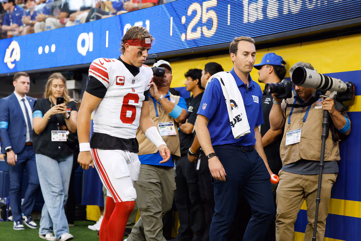 La blessure au genou de Jaxson Dart est toujours en cours d'évaluation, selon l'entraîneur des Giants