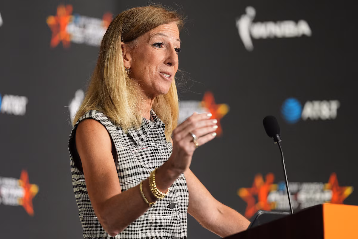 La commissaire de la WNBA, Cathy Engelbert, prendra sa retraite à la fin de l'année après un mandat transformateur et tumultueux