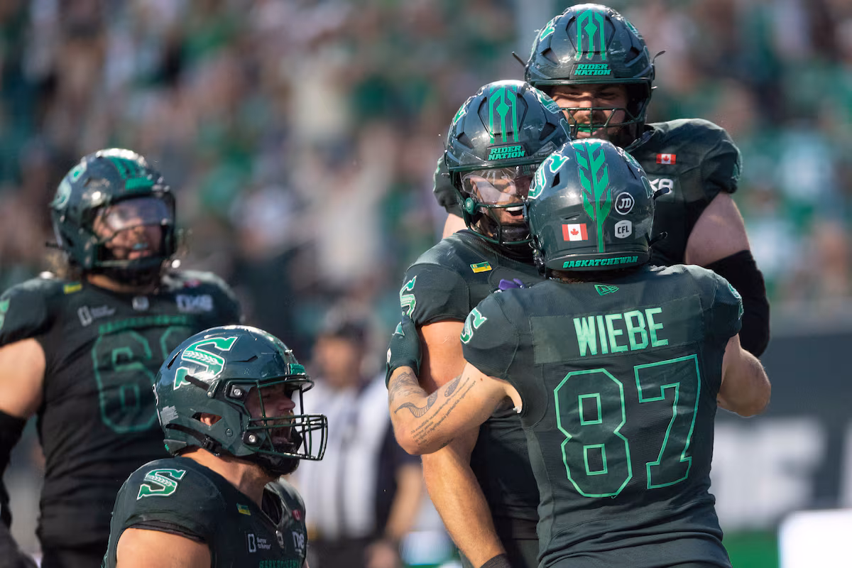 La pression arrive tôt pour West Devision alors que les Roughriders affrontent les Blue Bombers lors de la Classique de la Fête du Travail