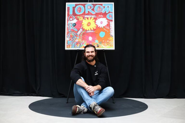 L'as des Blue Jays, Dylan Cease, expose une peinture au Musée des beaux-arts de l'Ontario