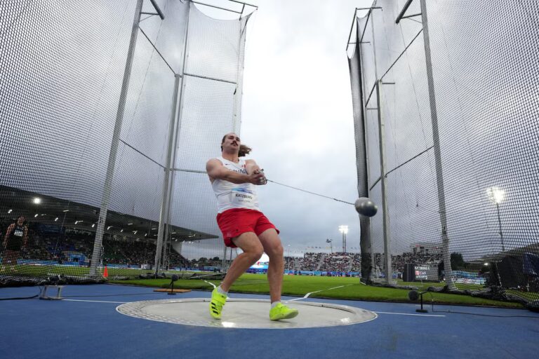 Le champion olympique canadien Katzberg bouleversé lors d'un lancer de marteau au Championnat d'Ultimate