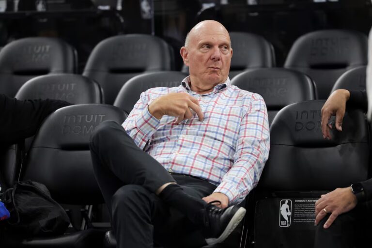 Le propriétaire des Clippers revient sur la punition de la NBA et s'excuse alors que l'équipe accepte une amende de 30 millions de dollars
