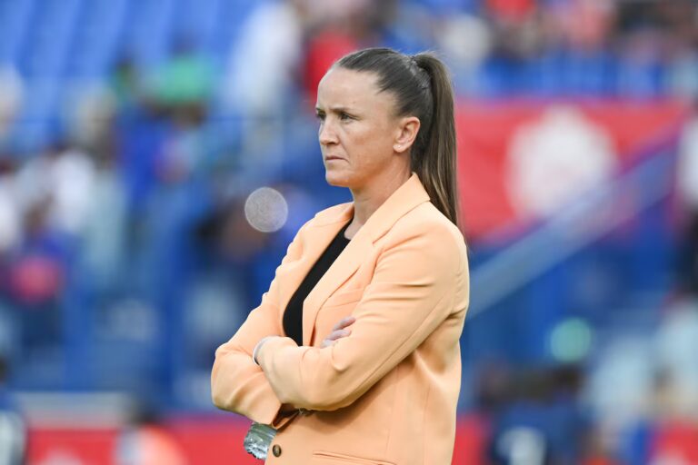 L'entraîneur canadien de soccer féminin cite une liste soigneusement choisie pour deux matchs amicaux contre le Danemark