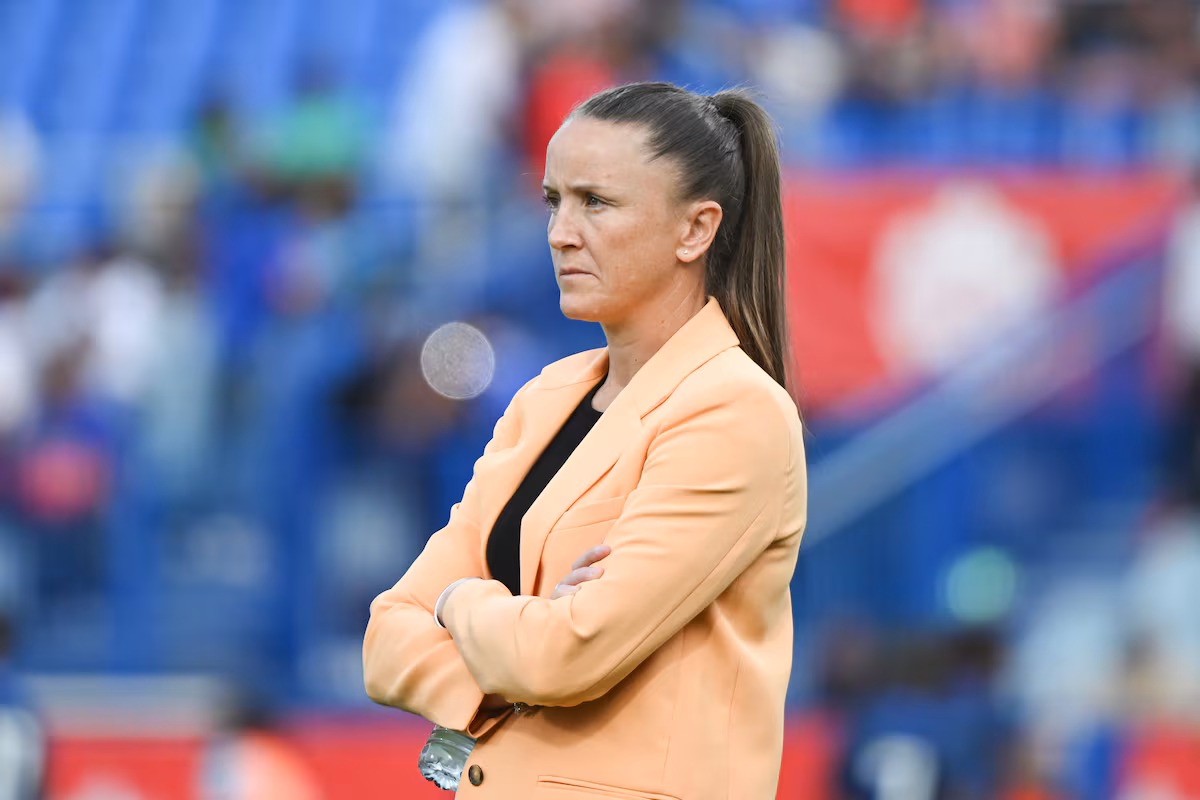 L'entraîneur canadien de soccer féminin cite une liste soigneusement choisie pour deux matchs amicaux contre le Danemark
