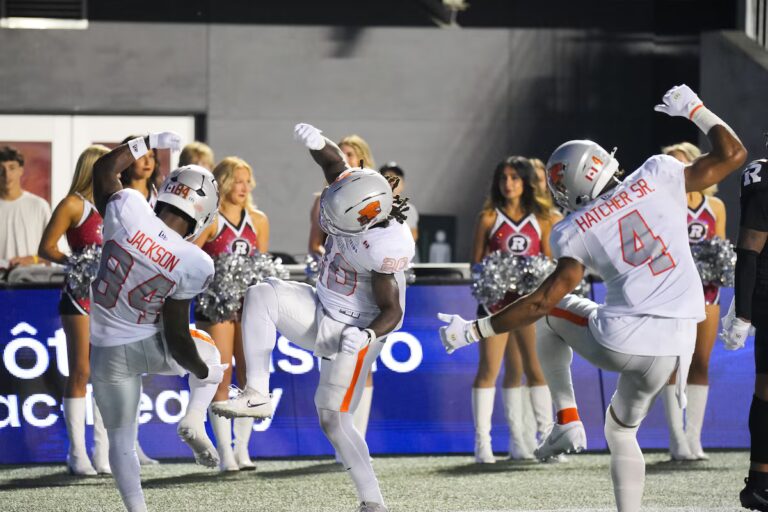 L'équipe des médias sociaux des Lions de la Colombie-Britannique reçoit des réactions mitigées après la victoire contre les Redblacks
