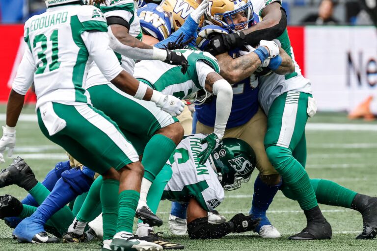 Les Blue Bombers de Winnipeg éliminent les Roughriders de la Saskatchewan pour remporter le Banjo Bowl 19-6
