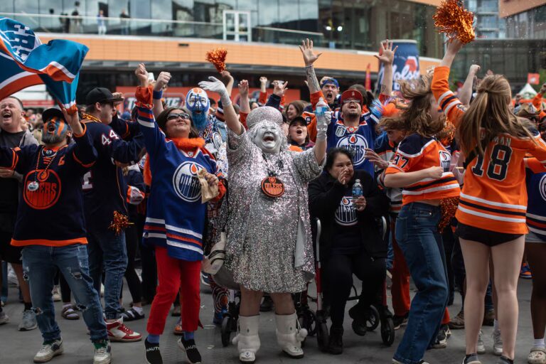 Les Oilers d'Edmonton perdent le soutien de leur superfan « Mama Stanley » après la signature de Formenton