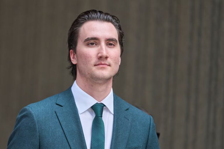 Les Oilers d'Edmonton signent un contrat d'un an avec Alex Formenton, joueur du monde junior 2018