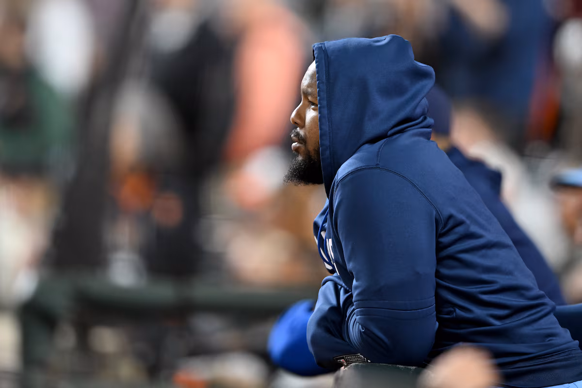 Les Orioles maintiennent les espoirs des séries éliminatoires et éliminent les chances des Blue Jays lors d'un balayage double