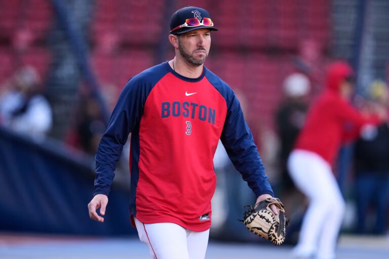 Les Red Sox abandonnent le titre intérimaire et nomment Chad Tracy le 49e manager de la franchise après un revirement historique