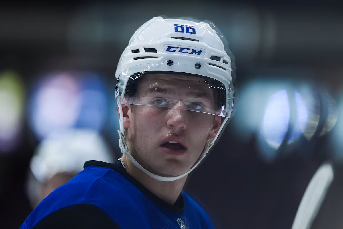 Les jeunes joueurs des Canucks apprennent grâce à la reconstruction de l'équipe