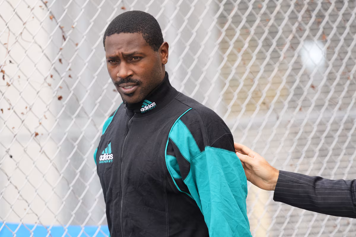 L'ex-star de la NFL, Antonio Brown, acceptera un accord de plaidoyer pour tentative de meurtre, selon son avocat